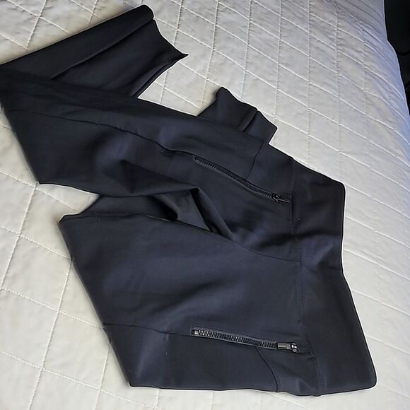 athleta stellar tight 870815 black  zip pocket Leggings SP (D0014) - Picture 3 of 9